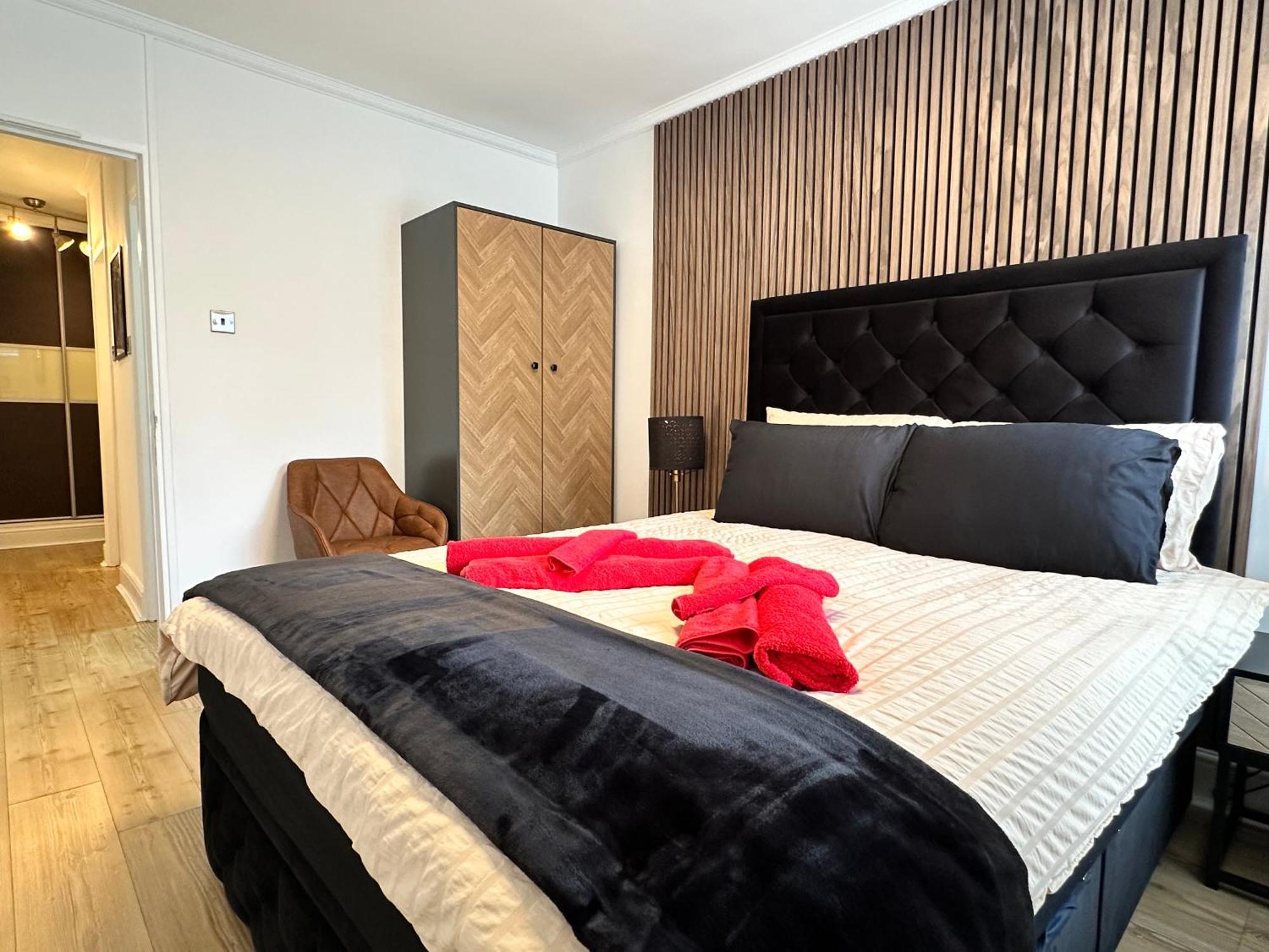 Newly Refurbished 3 Bed Flat Free Parking