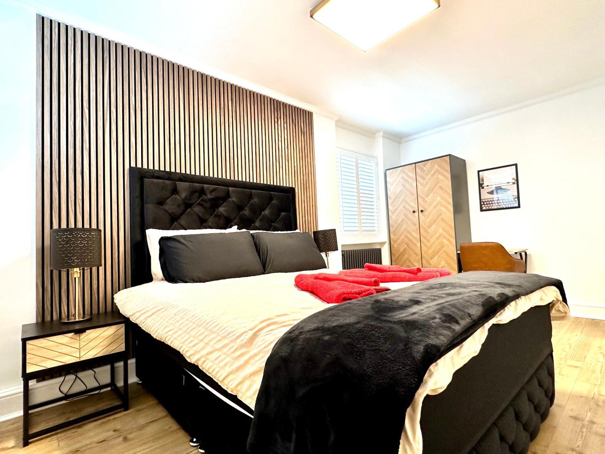 Newly Refurbished 3 Bed Flat Free Parking *