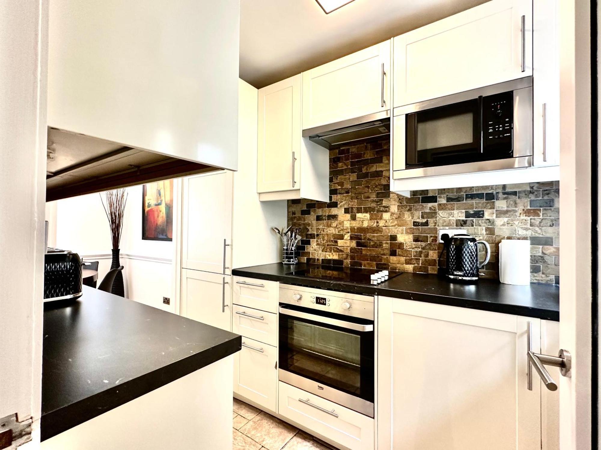 Appartamento Newly Refurbished 3 Bed Flat Free Parking *